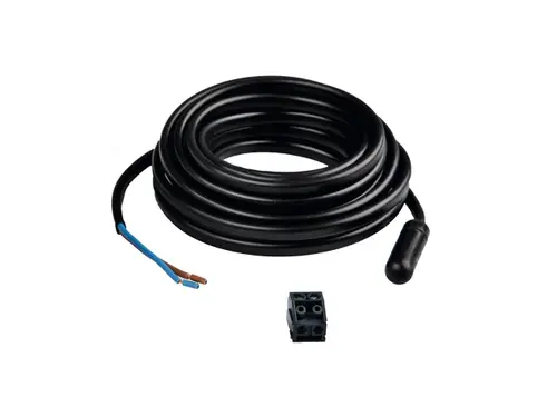 Schwarzes Kabel mit Temperatursensor und zwei Drahtenden, neben einem kleinen Verbindungselement. TECE-Produkt zur Temperaturmessung in Heizsystemen.